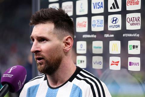HLV Luis Enrique muốn Messi vô địch World Cup 2022